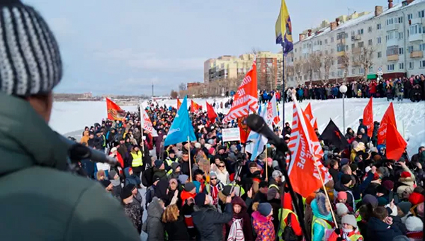 Arkhangelsk Protesting Against Garbage Once Again