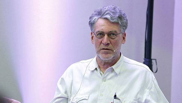 Artemy Troitsky: Elites are Doing a Sacrifices of Putin to Serve Their Interests