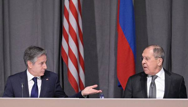 Blinken and Lavrov Meet Amid Tensions on Ukraine's Border