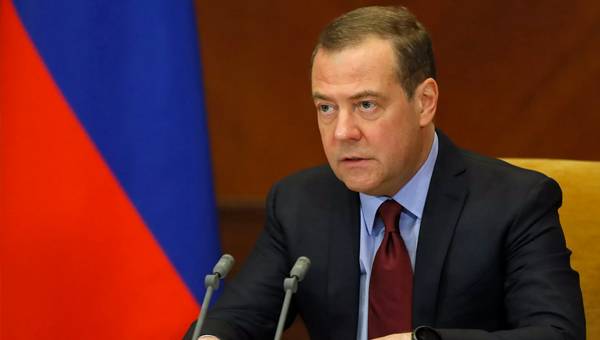 Medvedev Announces Retaliatory Strikes in Case of Shelling of Russian Cities