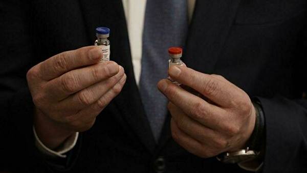 One Thing for Government, Another for Ordinary People, Russian Political Scientist Comments on Vaccination in Russia