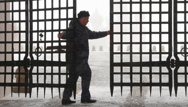 Political Scientist Lists Risks of Introducing Emergency Situation Mode in Russia