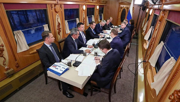 Putin and Medvedev’s Mysterious Train: Russians Look Inside