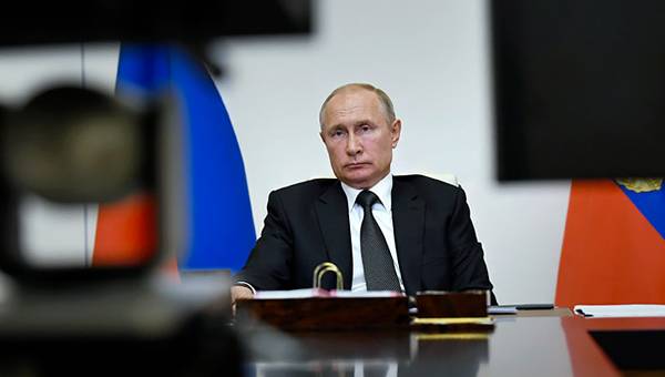 Putin is Turning Into Threat to his Inner Circle, Says Political Scientist 