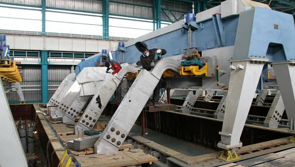 Russian Oligarch Hits Aluminum Industry Where It Hurts