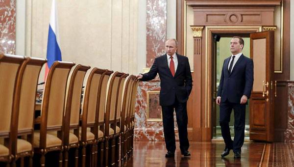 Russian Writer says, Putin got Proves of Conspiracy by Medvedev's Government in December Russian Writer says, Putin got Proves of Conspiracy by Medvedev's Government in December