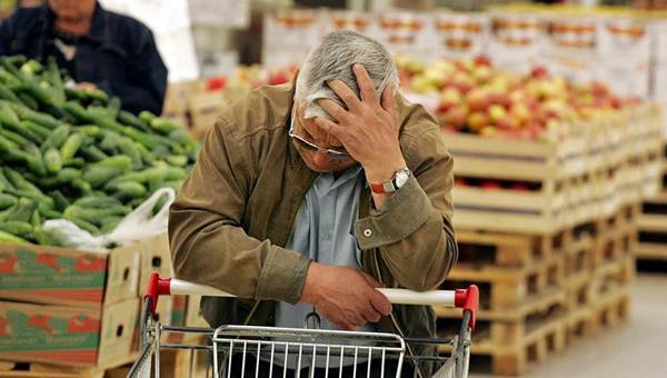 Russians to Have “Extremely Difficult Future,” Says Economist 